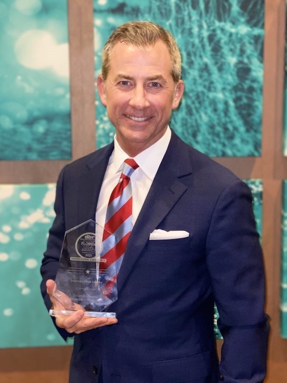 dan dolan accepting award